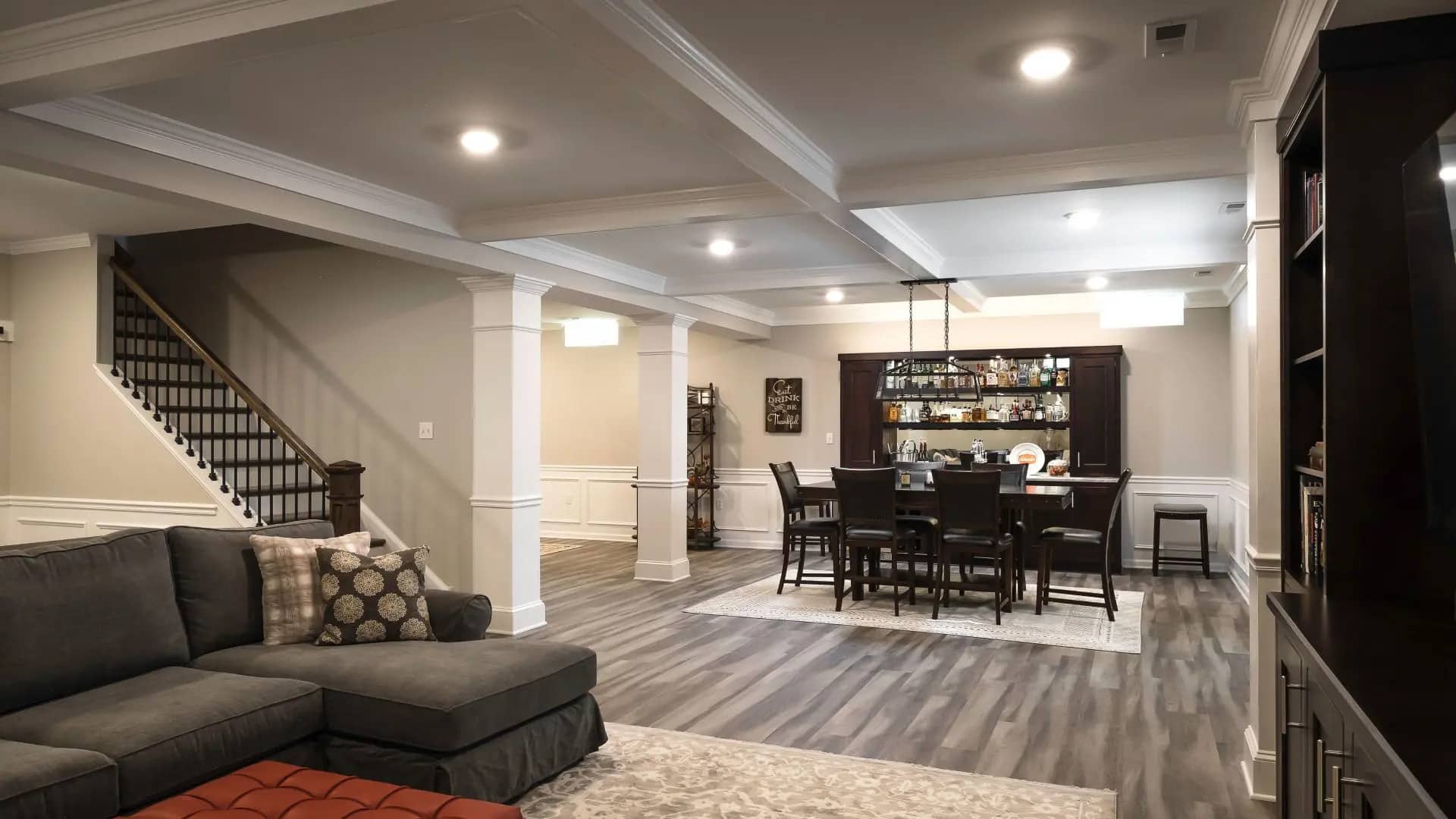 Signa Construction Gatineau/Ottawa Basement renovations services for Family gathering room idea and amazing molding job